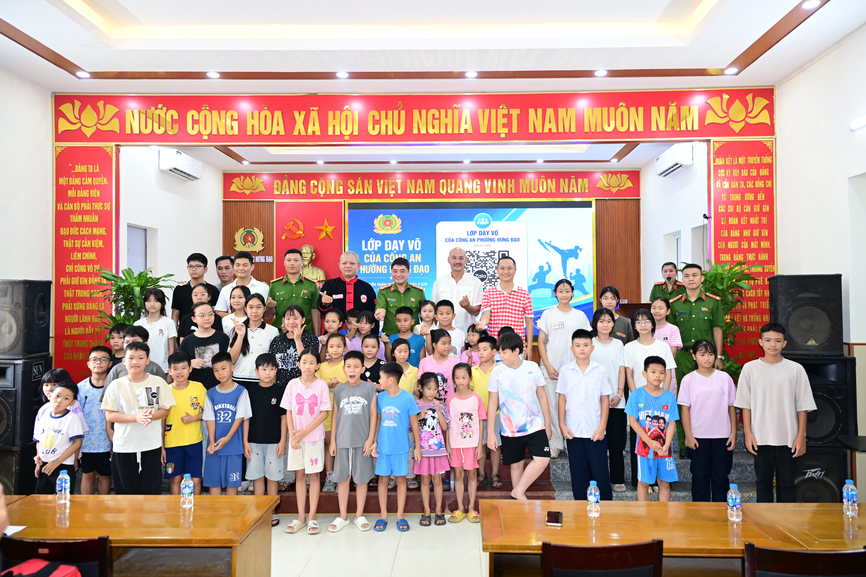 Công an phường Hưng Đạo: Tổ chức dạy võ Công an nhân dân và dạy bơi miễn phí cho hơn 200 thanh thiếu niên